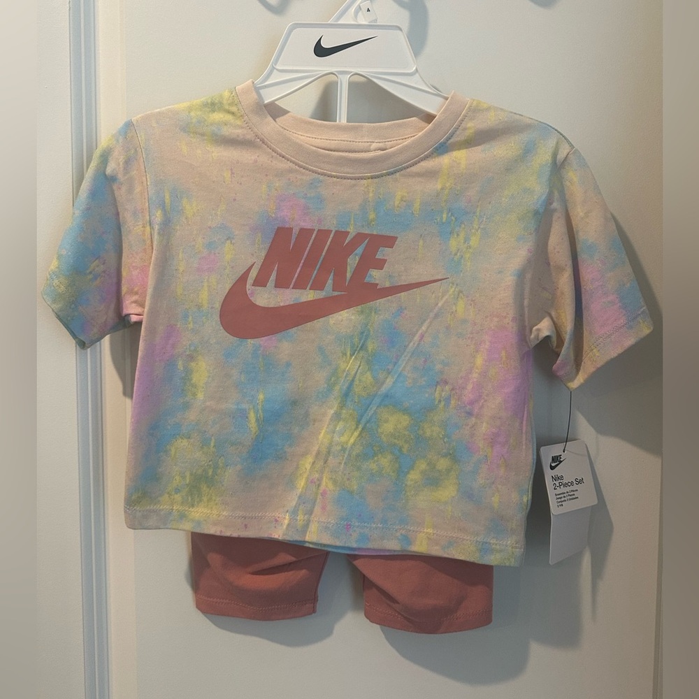 NWT Nike Girls 2pc outfit